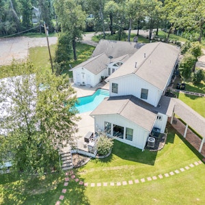 //hemlane-production.s3.amazonaws.com/uploads/property_listing_photos/e3bc27a7-40e3-4b58-89d7-efe547d7ea76/Aerea de la casa general arbol.jpg