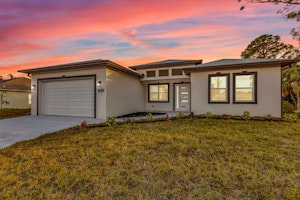 //hemlane-production.s3.amazonaws.com/uploads/property_listing_photos/e3c82a84-11e5-46e2-b047-596be26a7b31/2G6A3155 -1.jpg