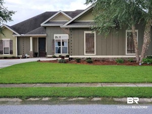 //hemlane-production.s3.amazonaws.com/uploads/property_listing_photos/e3fa9521-848f-45b9-993b-1b75a782f7ec/177e5387273c40e85c42d2fc98af6017.jpg