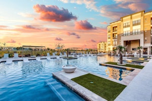 //hemlane-production.s3.amazonaws.com/uploads/property_listing_photos/e4887a33-e5c8-4bb0-a87d-b8f2f3007c3a/thumbnail (10).webp