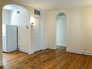 //hemlane-production.s3.amazonaws.com/uploads/property_listing_photos/e51dd5ca-1d61-41ab-b3f6-72b15b3bf528/large (7).jpg