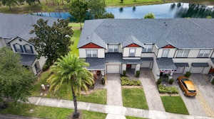 //hemlane-production.s3.amazonaws.com/uploads/property_listing_photos/e5ce3d9d-fb21-4cfb-8e13-70c7a06b234e/Drone002 (6).jpg
