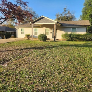 //hemlane-production.s3.amazonaws.com/uploads/property_listing_photos/e74da854-d361-4e0c-bc3a-5fd8587284ee/20241102_173408 - Copy.jpg