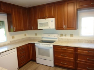 //hemlane-production.s3.amazonaws.com/uploads/property_listing_photos/e7513555-502e-4a29-8d5f-48437c2ebc36/Kitchen2.JPG
