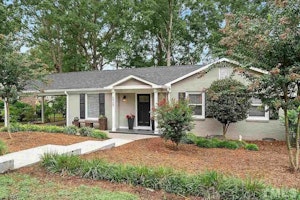 //hemlane-production.s3.amazonaws.com/uploads/property_listing_photos/e79b2ddd-d95a-4708-952f-ae4cf7654978/1.jpg