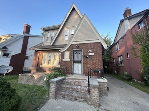 //hemlane-production.s3.amazonaws.com/uploads/property_listing_photos/ebd98a39-fa32-4ee2-b1bd-8f2f41e6826d/Photo Aug 13 2025, 7 41 12 PM.jpg