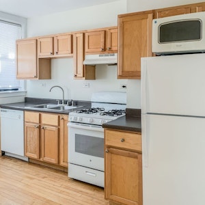 //hemlane-production.s3.amazonaws.com/uploads/property_listing_photos/ec3ef2d8-0165-40bc-abe9-588eda663587/large.jpg