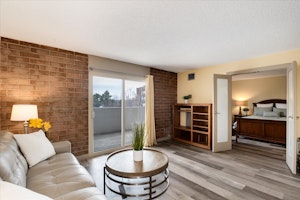 //hemlane-production.s3.amazonaws.com/uploads/property_listing_photos/efcf406b-fc2c-4e94-b994-7cd2d798ef61/11-Living Room (1).jpg
