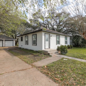 //hemlane-production.s3.amazonaws.com/uploads/property_listing_photos/f1494969-cf0d-407e-ad55-a6ff5dae5b35/3/422 19th Ave N-3.jpg