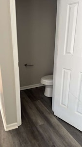 //hemlane-production.s3.amazonaws.com/uploads/property_listing_photos/f2875da0-67ae-49b1-b8ba-c55ecfc9a8de/MB Bath.jpg
