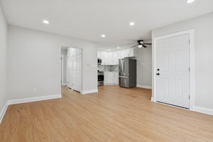 //hemlane-production.s3.amazonaws.com/uploads/property_listing_photos/f4e81b3a-3bb6-4e4f-8c7f-55dc44cc8859/34-529 A29.jpg