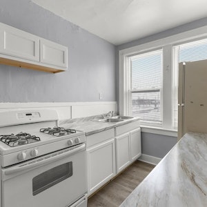 //hemlane-production.s3.amazonaws.com/uploads/property_listing_photos/f5844641-710d-4847-a6a7-9730c1ad0587/Kitchen 3.jpg