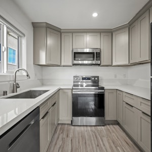 //hemlane-production.s3.amazonaws.com/uploads/property_listing_photos/f594afa7-7a57-48de-9fe4-06c427f23ac9/1101 N Flower St unit 1 -01.jpg