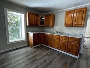 //hemlane-production.s3.amazonaws.com/uploads/property_listing_photos/f5a74b35-567c-4f82-8975-adfedb719425/7.3 kit 2.jpg