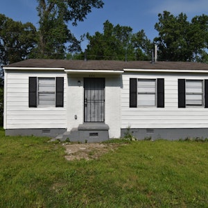 //hemlane-production.s3.amazonaws.com/uploads/property_listing_photos/f8318352-97c3-4937-b341-6b8e63931ed5/01G3YQ8KCQTDVYSFVQYBBWBH01.webp