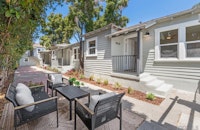 Multi-unit entrance walkway
