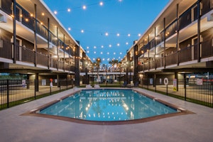 //hemlane-production.s3.amazonaws.com/uploads/property_listing_photos/f8ed6375-a893-48ee-b3c2-4399ba0f5f91/The Landing Pool2.jpg