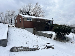 //hemlane-production.s3.amazonaws.com/uploads/property_listing_photos/fa19b9f7-d3da-4f6f-bb56-69a127b33c97/Photo Jan 19 2026, 10 52 21 AM.jpg