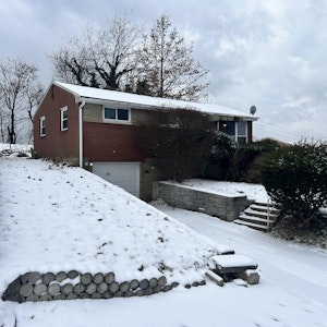 //hemlane-production.s3.amazonaws.com/uploads/property_listing_photos/fa19b9f7-d3da-4f6f-bb56-69a127b33c97/Photo Jan 19 2026, 10 52 21 AM.jpg