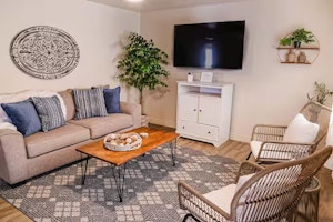 //hemlane-production.s3.amazonaws.com/uploads/property_listing_photos/fb13e1b1-8918-4444-bc45-3d32b0132f8a/12 living room.avif