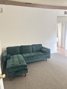 //hemlane-production.s3.amazonaws.com/uploads/property_listing_photos/fc3b176c-219b-4538-8110-50c22703a438/450 3F Livingroom.jpg