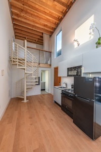 //hemlane-production.s3.amazonaws.com/uploads/property_listing_photos/fe40d552-4b38-4ec7-b17c-f258ef551f6f/3/Orchid Unit 11 - 03.jpg