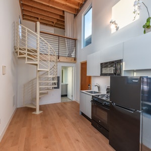 //hemlane-production.s3.amazonaws.com/uploads/property_listing_photos/fe40d552-4b38-4ec7-b17c-f258ef551f6f/3/Orchid Unit 11 - 03.jpg