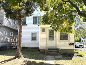 //hemlane-production.s3.amazonaws.com/uploads/property_listing_photos/fe4e5f20-bc80-49b4-9cc5-e83e5fa1487a/7006 Toepfer Front.jpg