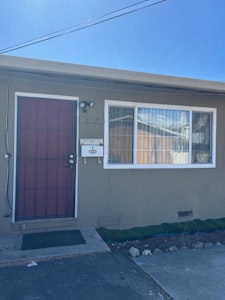 //hemlane-production.s3.amazonaws.com/uploads/property_listing_photos/fe685f9f-ef60-4ae4-b5b1-a6b5c8922ded/1. House.jpg