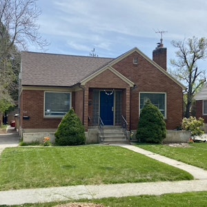 Entrance to 568 E is on left side of the home