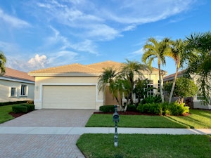 //hemlane-production.s3.amazonaws.com/uploads/property_listing_photos/fffbcdeb-f773-4b3d-99b6-46b8c9c4361b/Wafa - 1.jpeg