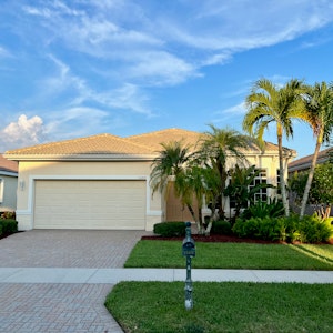 //hemlane-production.s3.amazonaws.com/uploads/property_listing_photos/fffbcdeb-f773-4b3d-99b6-46b8c9c4361b/Wafa - 1.jpeg