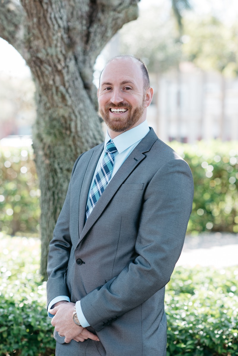 Michael Zecchino in Naples Hemlane